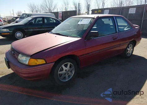 1996 Ford Escort Lx z USA, uszkodzony, nr VIN 3FASP11J7TR131275